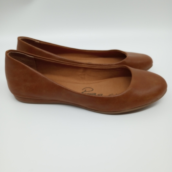 American Rag Ellie Flat in Cognac - Picture 2 of 8